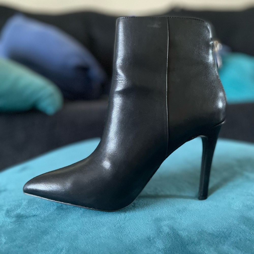 Call it Spring Black Leather Booties w heel style name: Tulipe